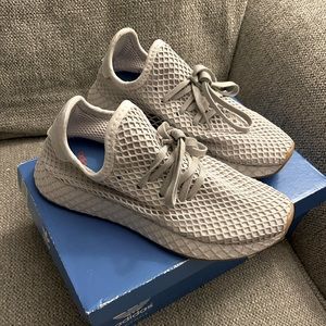 Adidas Sneaker Womens 5!